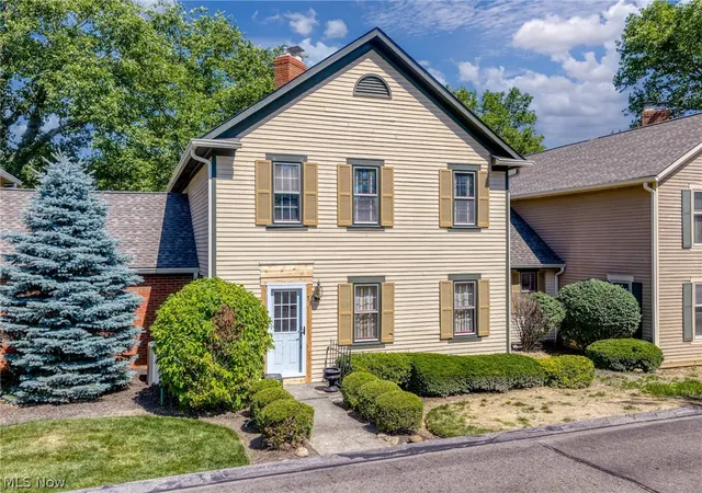 1st image of 53 Hudson Common Dr, Hudson, OH 44236 | MLS# 5227605