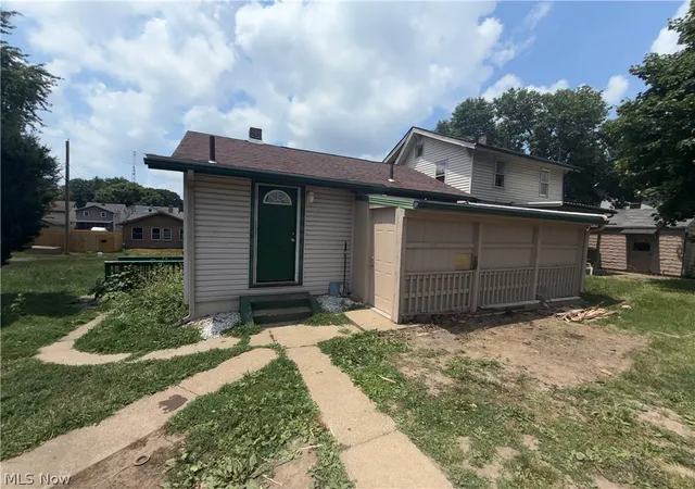 1st image of 818 Halter Ct Nw, Canton, OH 44708 | MLS# 5227629