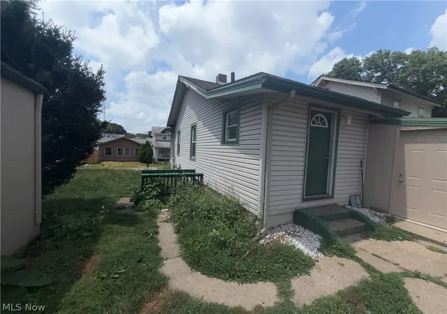 2nd image of 818 Halter Ct Nw, Canton, OH 44708 | MLS# 5227629