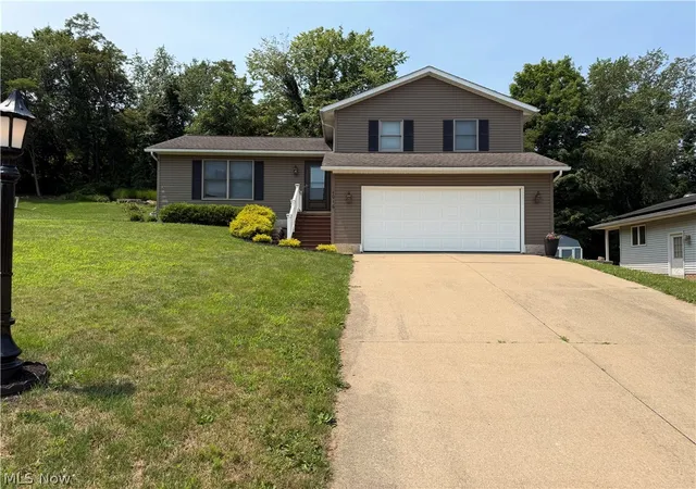 Photo 1 of Single family home for sale at 1016 Thomas Dr Sw, New Philadelphia, OH 44663 | MLS# 5227626 | Listing updated on 2026-07-29