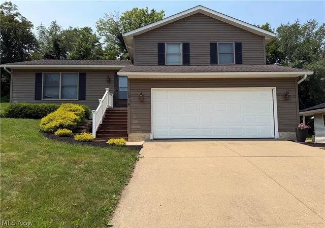 Photo 2 of Single family home for sale at 1016 Thomas Dr Sw, New Philadelphia, OH 44663 | MLS# 5227626 | Listing updated on 2026-07-29