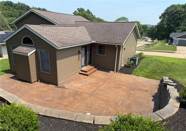 Photo 4 of Single family home for sale at 1016 Thomas Dr SW, New Philadelphia, OH 44663 | MLS# 5227626 | Listing updated on 2026-07-29
