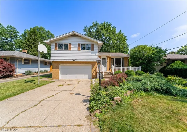 Homes for sale in North Olmsted, OH | 24432 Palm Dr, North Olmsted, OH 44070 | MLS# 5227006