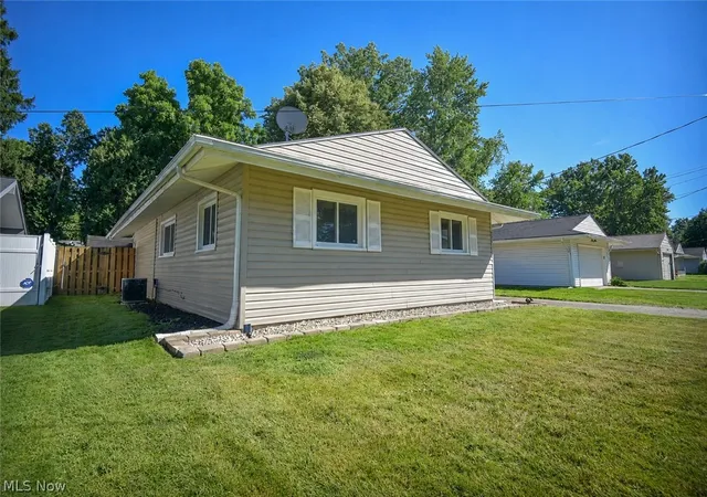 Homes for sale in Berea, OH | 525 Abbyshire Dr, Berea, OH 44017 | MLS# 5225310
