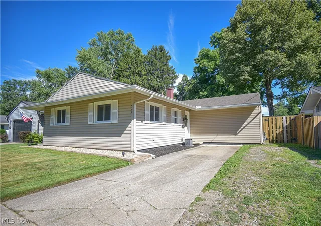 Homes for sale in Berea, OH | 525 Abbyshire Dr, Berea, OH 44017 | MLS# 5225310