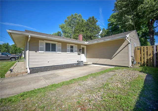 Homes for sale in Berea, OH | 525 Abbyshire Dr, Berea, OH 44017 | MLS# 5225310