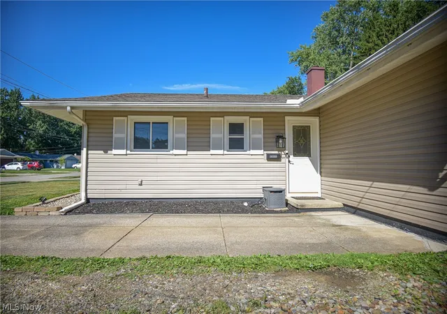 Homes for sale in Berea, OH | 525 Abbyshire Dr, Berea, OH 44017 | MLS# 5225310