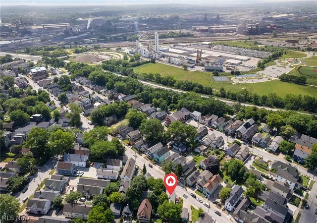 Listing Photo 2 - Condo for sale in building located at 912 Starkweather Ave, Cleveland, OH 44113 - Unit #