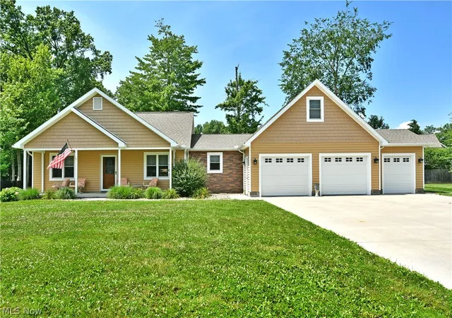 1st image of 413 Maplewood Dr, Cortland, OH 44410 | MLS# 5221290