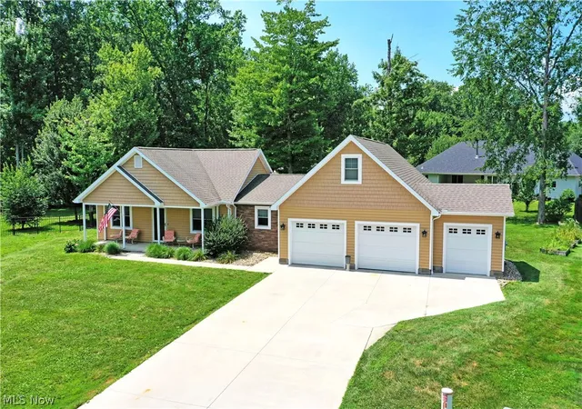 2nd image of 413 Maplewood Dr, Cortland, OH 44410 | MLS# 5221290