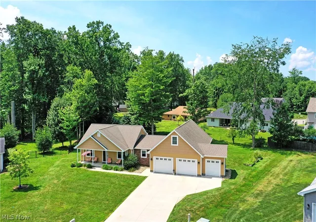 3rd image of 413 Maplewood Dr, Cortland, OH 44410 | MLS# 5221290
