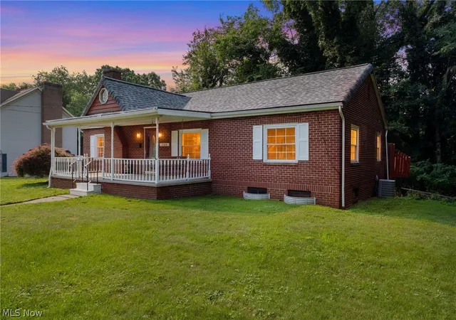 2nd image of 2380 Benton St, Akron, OH 44312 | MLS# 5226795
