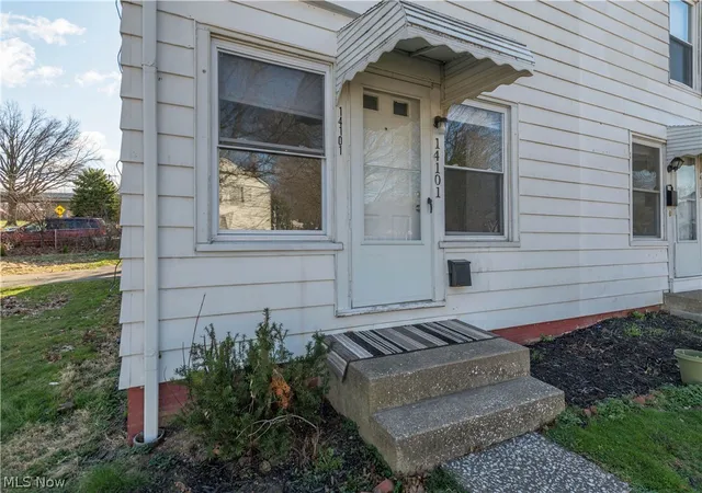 Homes for sale in Cleveland, OH | 14101 Rainbow Ave, Cleveland, OH 44111 | MLS# 5227208