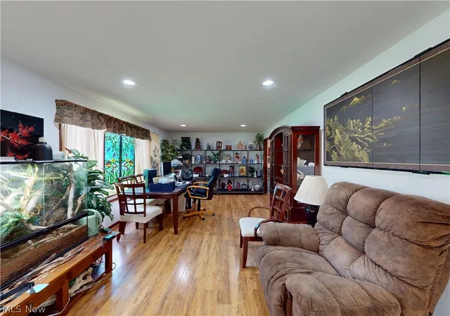 2nd image of 32145 Sedgefield Oval, Solon, OH 44139 | MLS# 5227734