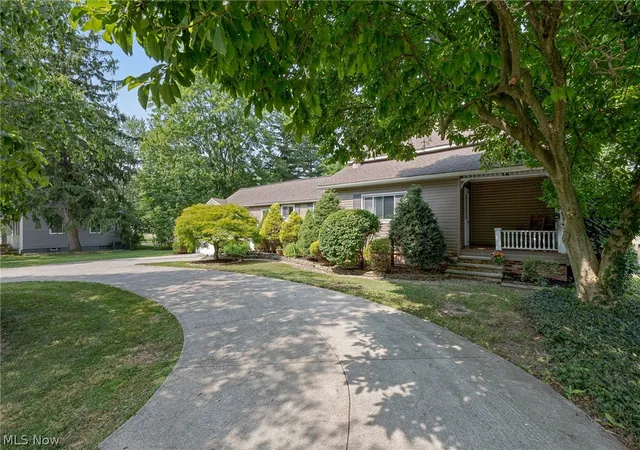 Homes for sale in North Olmsted, OH | 6190 Stearns Rd, North Olmsted, OH 44070 | MLS# 5227286
