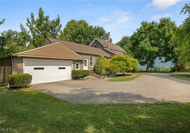 Homes for sale in North Olmsted, OH | 6190 Stearns Rd, North Olmsted, OH 44070 | MLS# 5227286