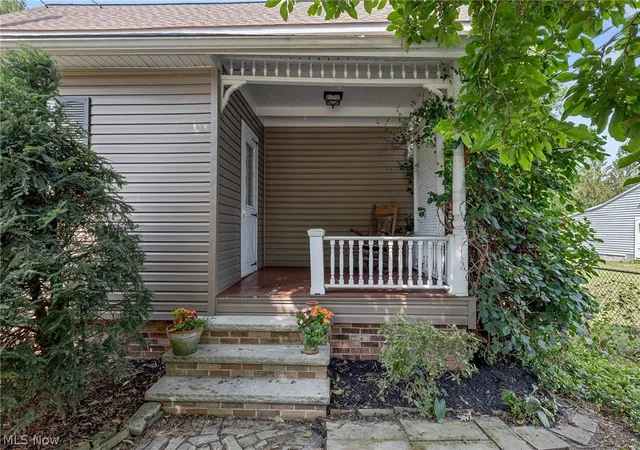 Homes for sale in North Olmsted, OH | 6190 Stearns Rd, North Olmsted, OH 44070 | MLS# 5227286