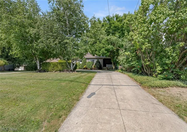 Homes for sale in North Olmsted, OH | 6190 Stearns Rd, North Olmsted, OH 44070 | MLS# 5227286