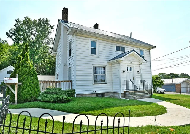 2nd image of 3238 Youngstown Rd Se, Warren, OH 44484 | MLS# 5227648