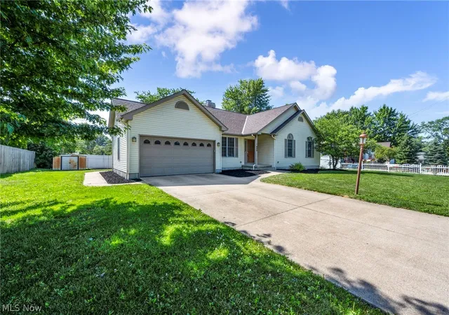 3rd image of 690 Grantwood Ave, Sheffield Lake, OH 44054 | MLS# 5227755