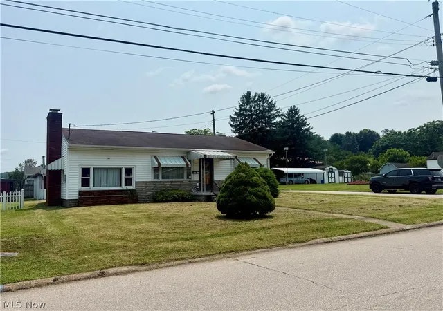 Photo 2 of Sale Pending at 2625 Hugh St, Parkersburg, WV 26101 | MLS# 5227881 | Listing updated on 2026-08-18