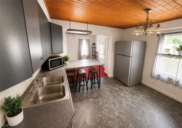 Homes for sale in East Liverpool, OH | 1013 Claibourne St, East Liverpool, OH 43920 | MLS# 5227500