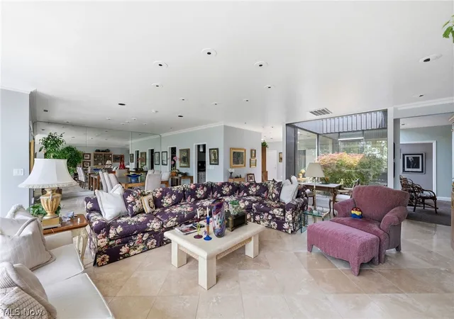 4th image of 2112 Acacia Park Dr, Lyndhurst, OH 44124