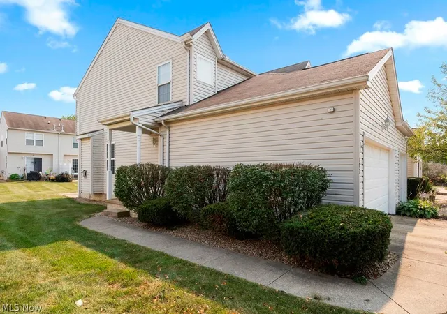 Homes for sale in Elyria, OH | 107 Meander Ln, Elyria, OH 44035 | MLS# 5227907