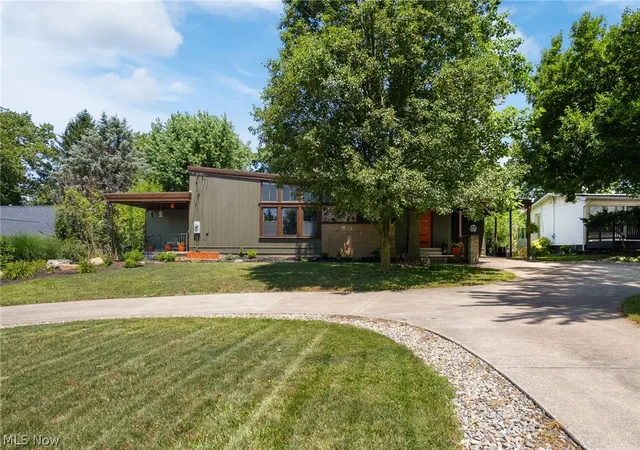 1st image of 6079 Fulton Dr Nw, Canton, OH 44718 | MLS# 5227697