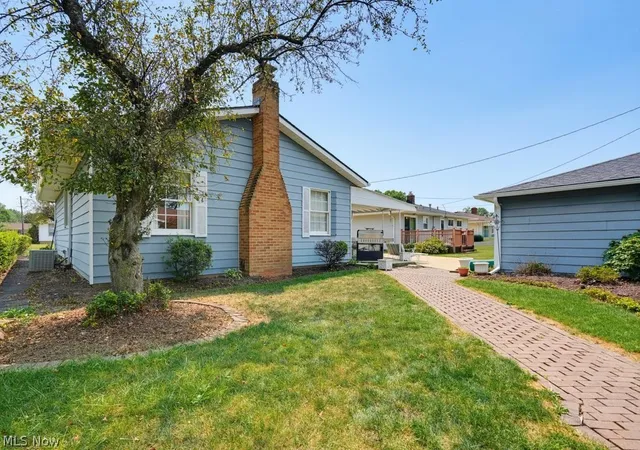 Photo 3 of Sale Pending at 759 E Meadowlawn Blvd, Independence, OH 44131 | MLS# 5227643 | Listing updated on 2026-08-21