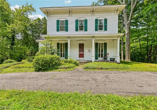 Photo 3 of Single family home for sale at 9640 Darrow Rd, Twinsburg, OH 44087 | MLS# 5226993 | Listing updated on 2026-09-30