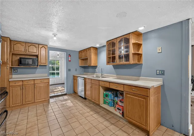 Photo 3 of Sale Pending at 6919 W Smith Rd, Medina, OH 44256 | MLS# 5227554 | Listing updated on 2026-07-31