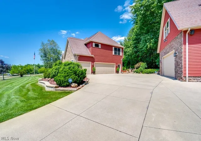 Photo 5 of Sale Pending at 10225 Questa Ct, Wadsworth, OH 44281 | MLS# 5227822 | Listing updated on 2026-07-30
