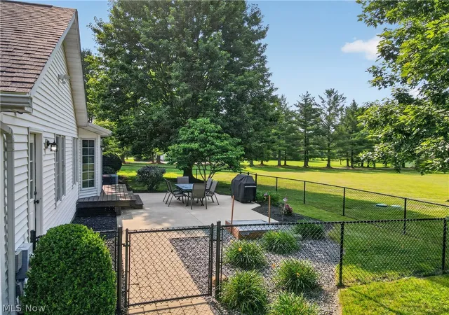 4th image of 13821 Chardon Windsor Rd, Chardon, OH 44024 | MLS# 5226772