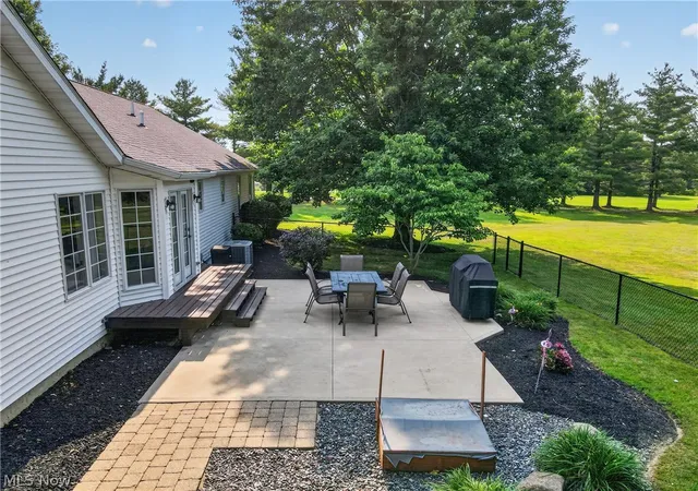 5th image of 13821 Chardon Windsor Rd, Chardon, OH 44024 | MLS# 5226772