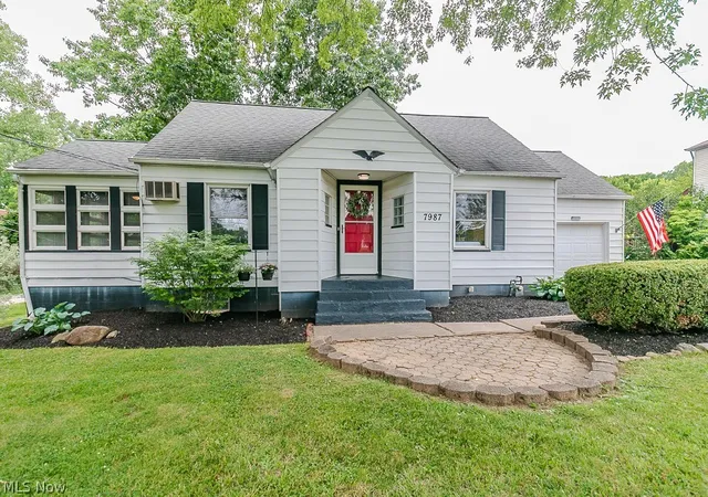 3rd image of 7987 Euclid Chardon Rd, Kirtland, OH 44094 | MLS# 5227623