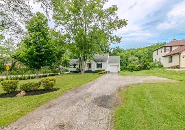 4th image of 7987 Euclid Chardon Rd, Kirtland, OH 44094 | MLS# 5227623
