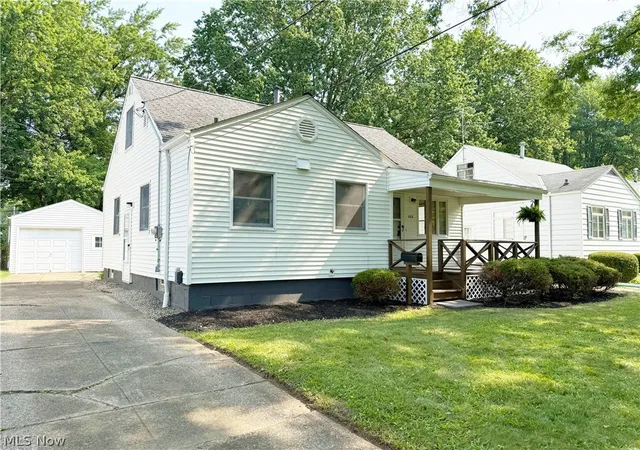 Photo 2 of Sale Pending at 522 Eastern Hts Blvd, Elyria, OH 44035 | MLS# 5227713 | Listing updated on 2026-08-13