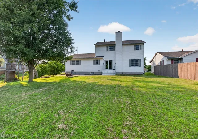 Homes for sale in Amherst, OH | 45319 Old Middle Ridge Rd, Amherst, OH 44001 | MLS# 5227825