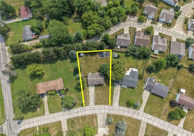 Photo 3 of Single family home for sale at 553 Jeanette St, Brunswick, OH 44212 | MLS# 5227923 | Listing updated on 2026-07-29