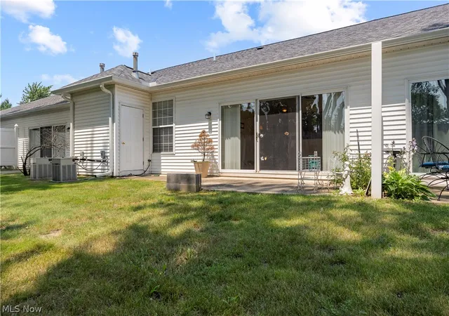 Listing Photo 2 - Condo for sale in building located at 6956 Cottage Cir, North Ridgeville, OH 44039 - Unit #