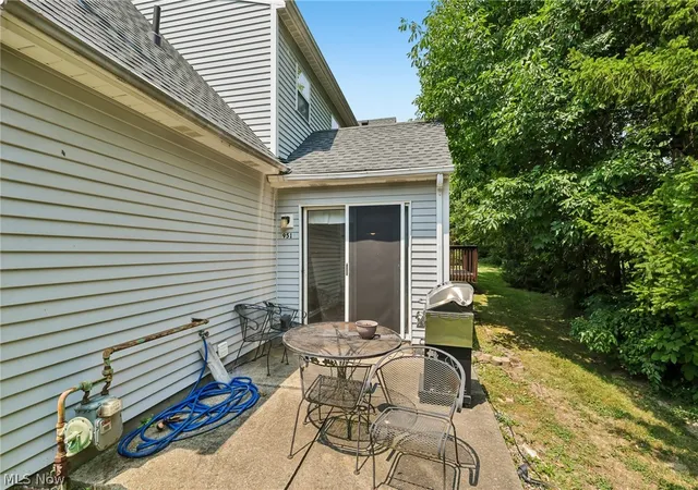 Homes for sale in Streetsboro, OH | 951 E Kensington Lane, Streetsboro, OH 44241 | Houzeo