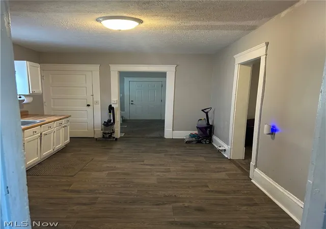 4th image of 679 Wooster Rd W, Barberton, OH 44203 | MLS# 5228068