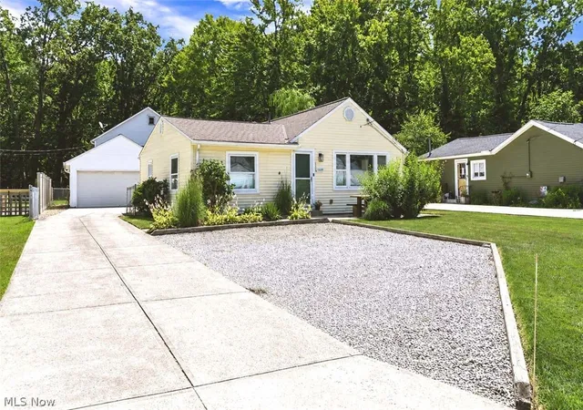 Homes for sale in North Ridgeville, OH | 5659 Pleasant St, North Ridgeville, OH 44039 | MLS# 5227656