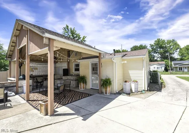 Homes for sale in North Ridgeville, OH | 5659 Pleasant St, North Ridgeville, OH 44039 | MLS# 5227656