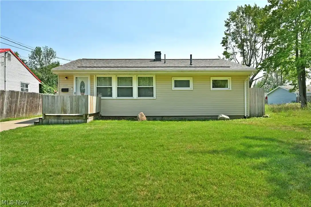 Photo 1 of Single family home for sale at 2231 Stewart Dr Nw, Warren, OH 44485 | MLS# 5227760 | Listing updated on 2026-10-16