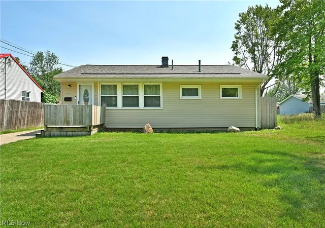 Photo 1 of Single family home for sale at 2231 Stewart Dr Nw, Warren, OH 44485 | MLS# 5227760 | Listing updated on 2026-09-22