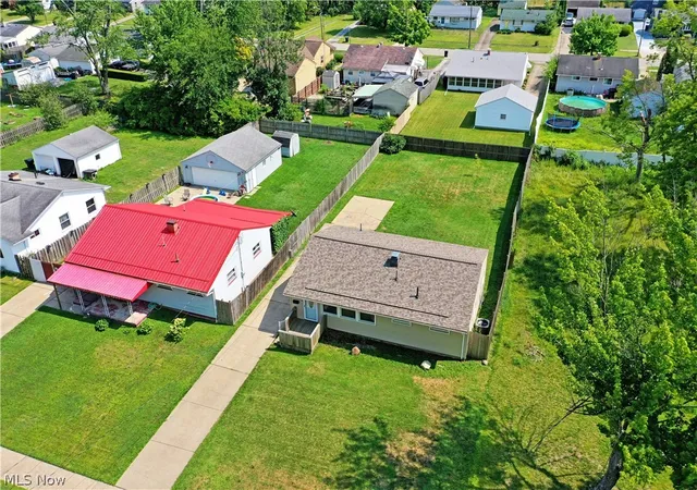 Photo 2 of Single family home for sale at 2231 Stewart Dr Nw, Warren, OH 44485 | MLS# 5227760 | Listing updated on 2026-09-22
