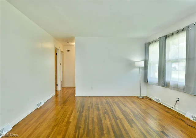 Photo 4 of Single family home for sale at 2231 Stewart Dr NW, Warren, OH 44485 | MLS# 5227760 | Listing updated on 2026-09-22