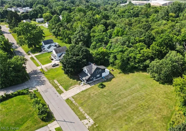 Homes for sale in Youngstown, OH | 1536 Clay St, Youngstown, OH 44506 | MLS# 5227108